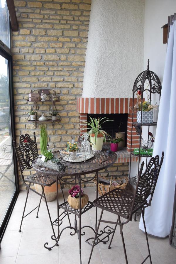 Au Gue Du Bois Bed and Breakfast Neuville-du-Poitou Eksteriør billede