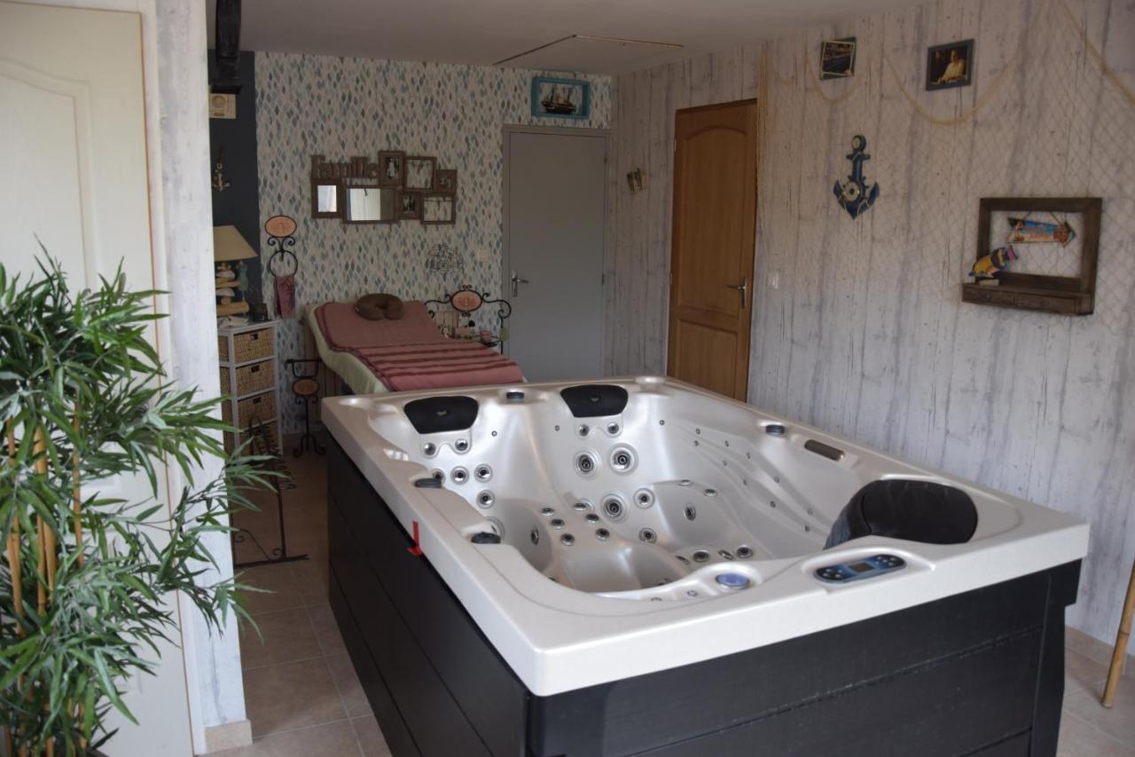 Au Gue Du Bois Bed and Breakfast Neuville-du-Poitou Eksteriør billede